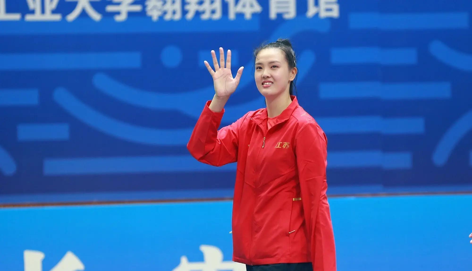 中国女排新球衣公布,张常宁再次占据c位,袁心玥李盈莹出镜