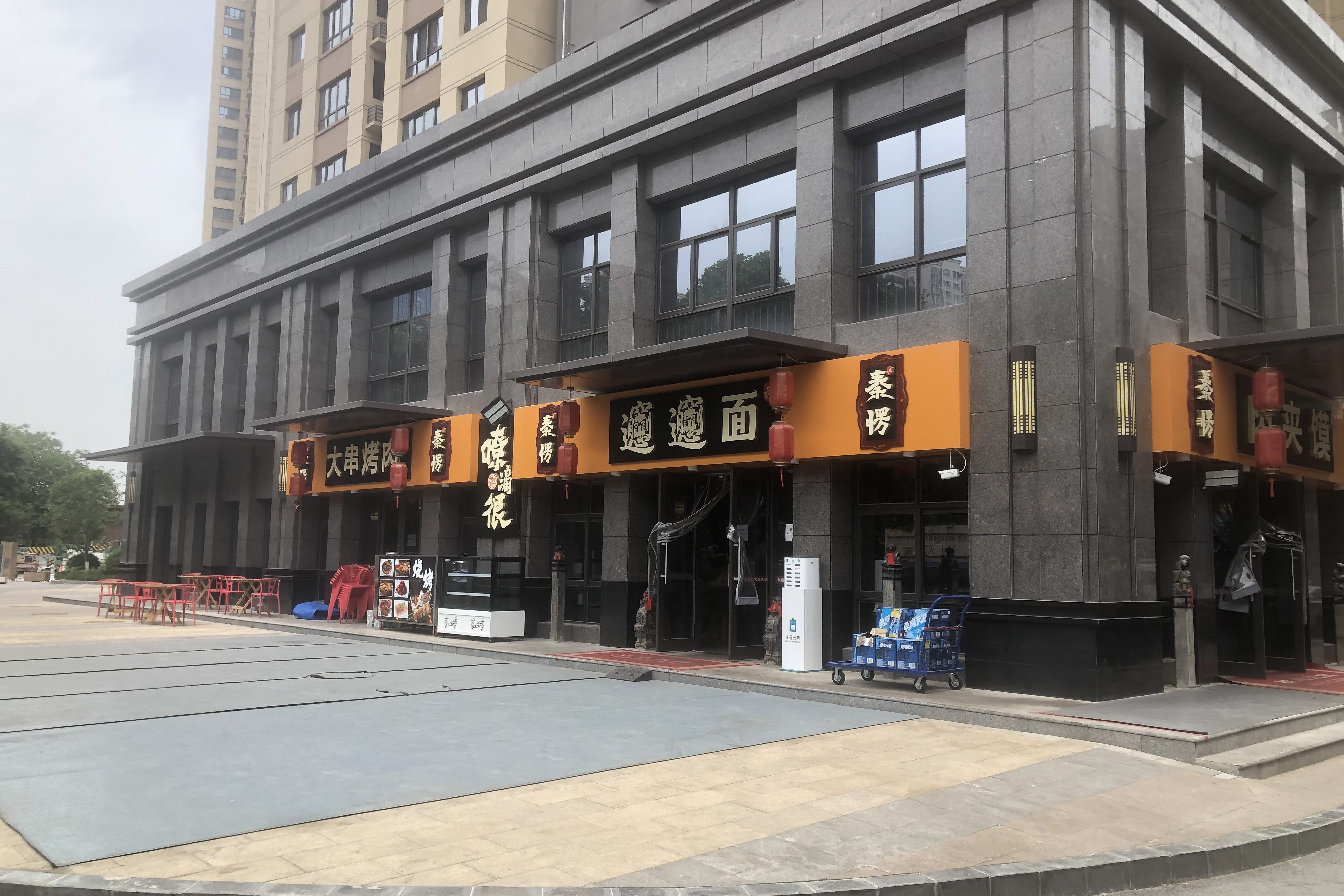 西安的面食种类繁多,每道都承载着深厚的文化底蕴