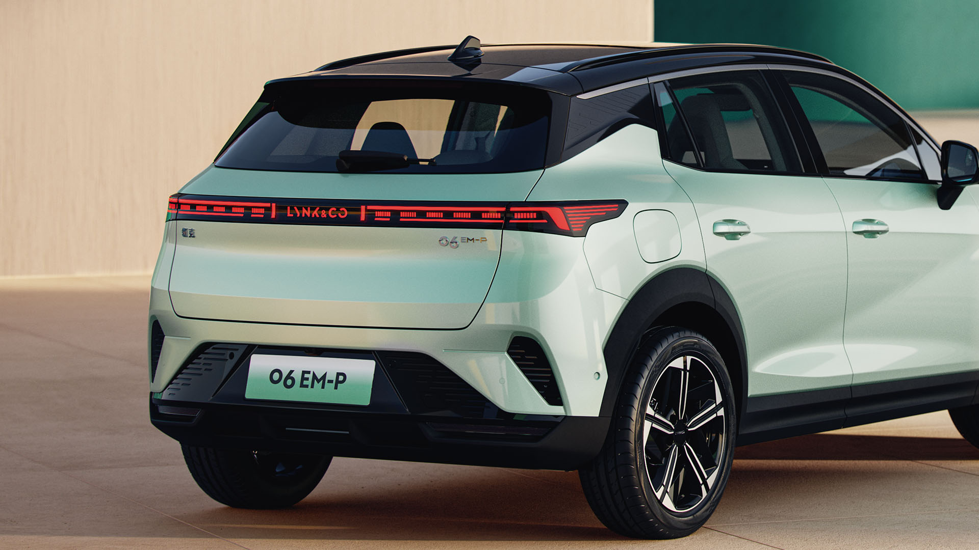 小型suv卖14.78万元,领克06 em-p新车型上市,可视为次顶配版本