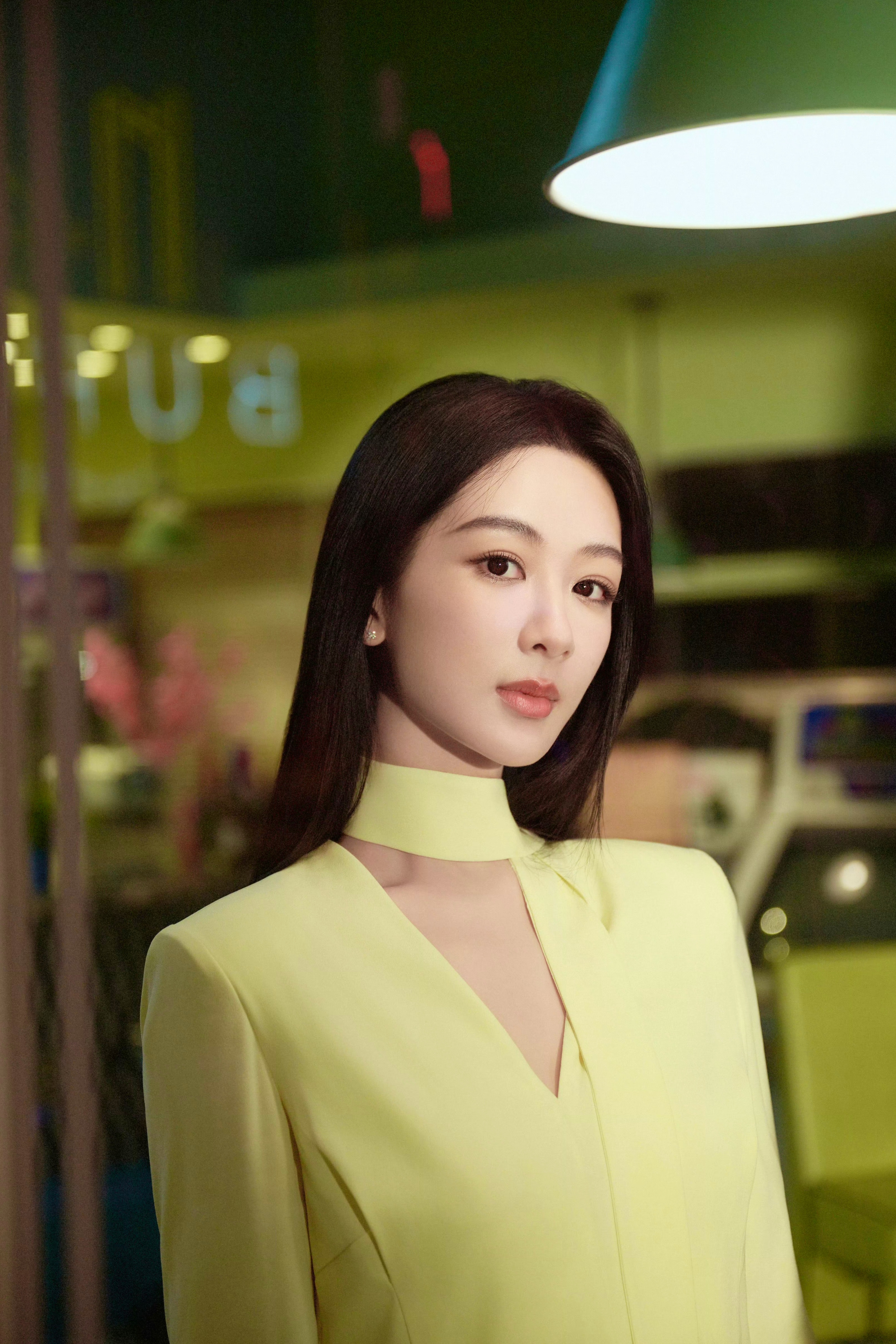 杨紫最新造型,清爽时尚,美丽端庄,尽显精致之美!