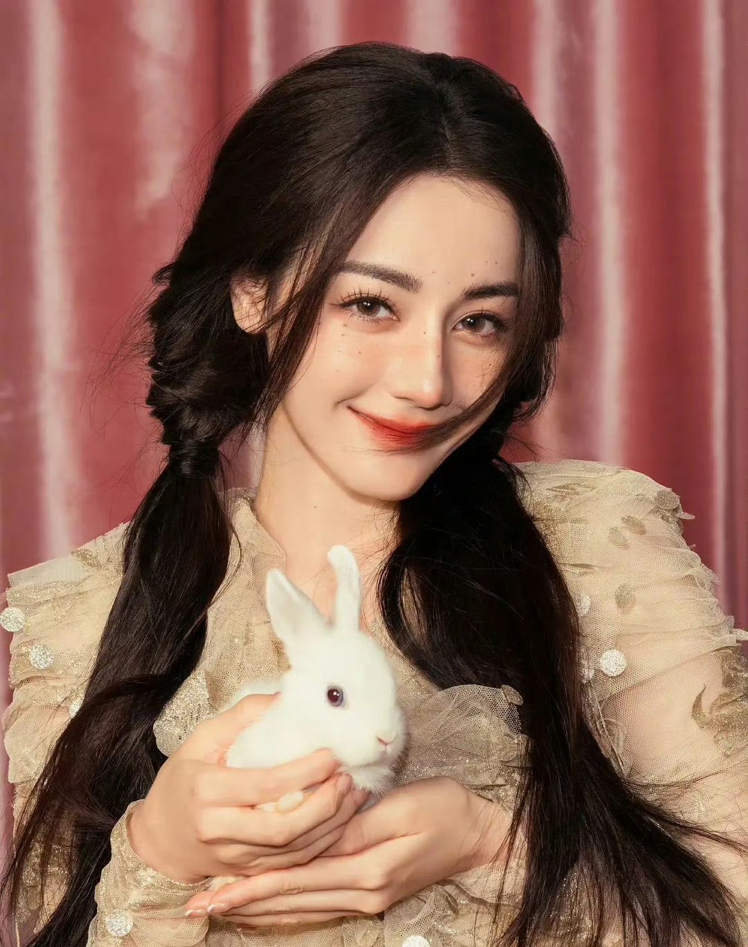 迪丽热巴杨紫赵露思白鹿田曦薇的雀斑妆还挺俏皮的