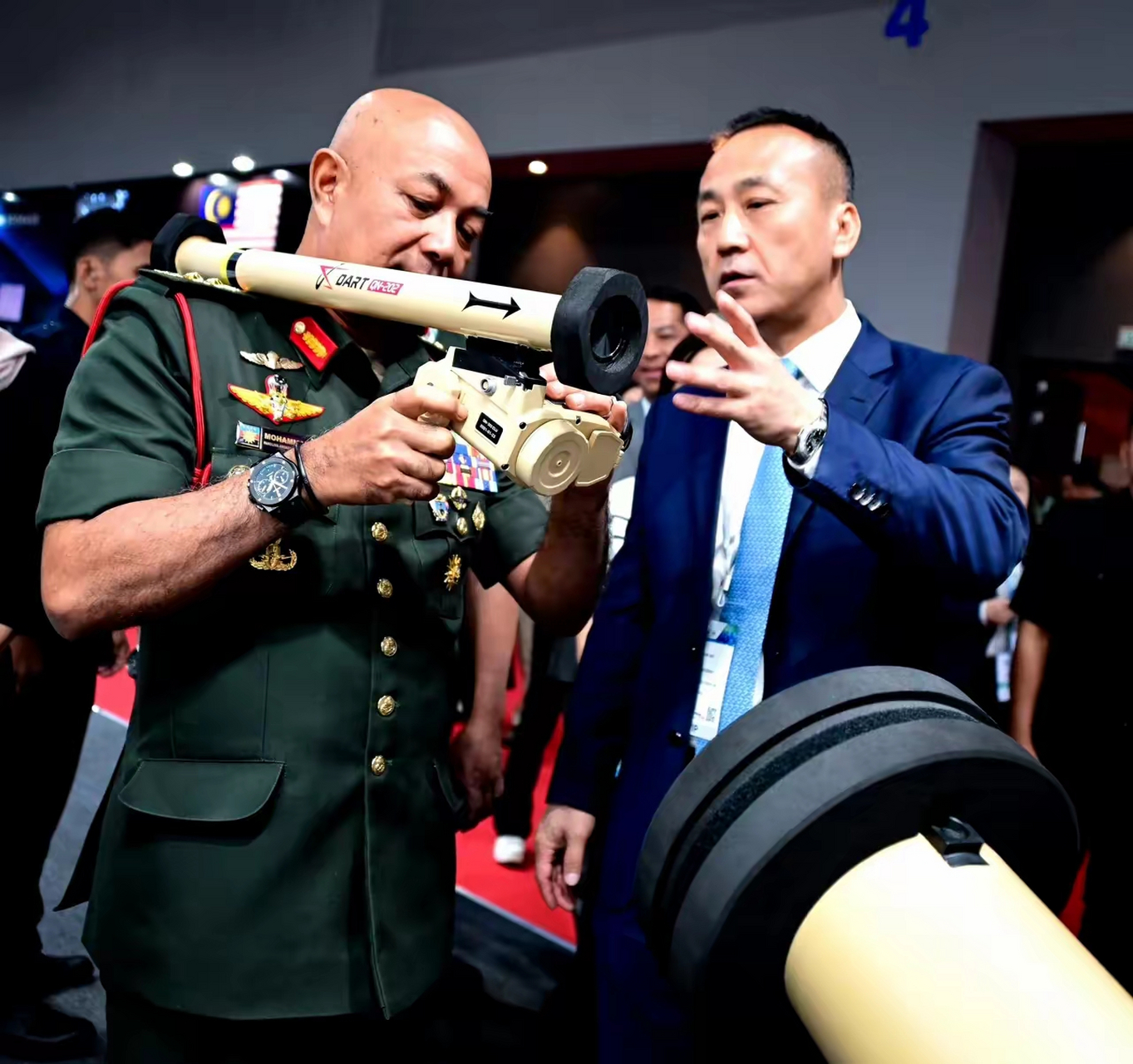 马来西亚防务展上展出的qn202微型导弹,这款产品有点生不逢时的感觉