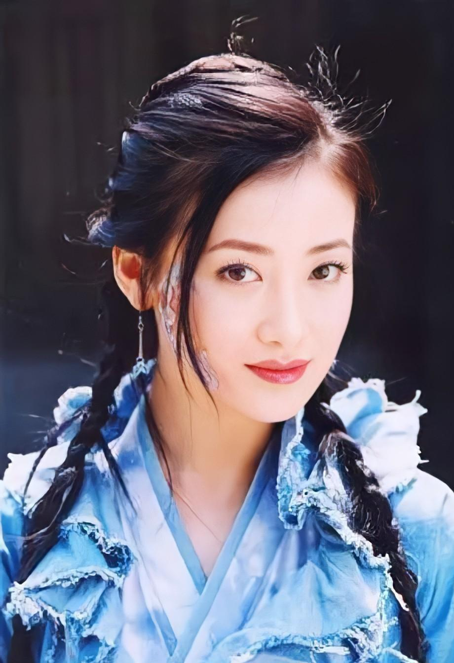 这才是"人间尤物"!北京这一夜,49岁的陈紫函白皙透亮成焦点!