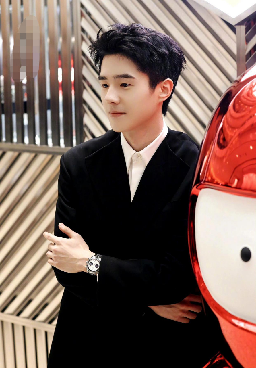 刘昊然真的很清朗,笑起来好可爱