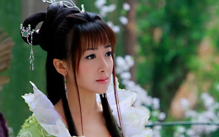 这才是"人间尤物"!北京这一夜,49岁的陈紫函白皙透亮成焦点!