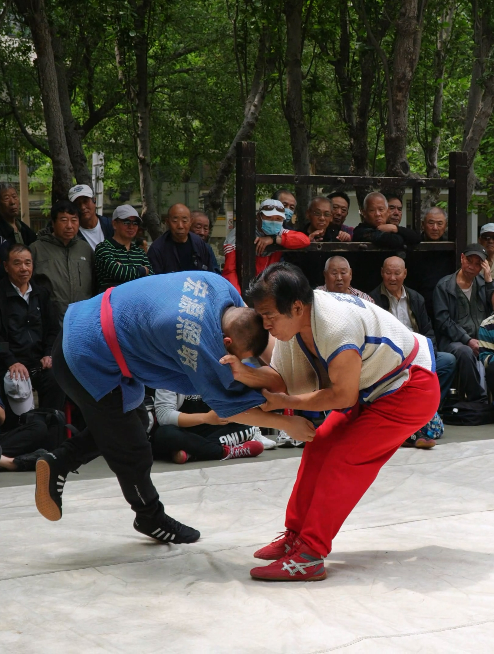 天津摔跤,一看这被抓的动作就知道会这样结束