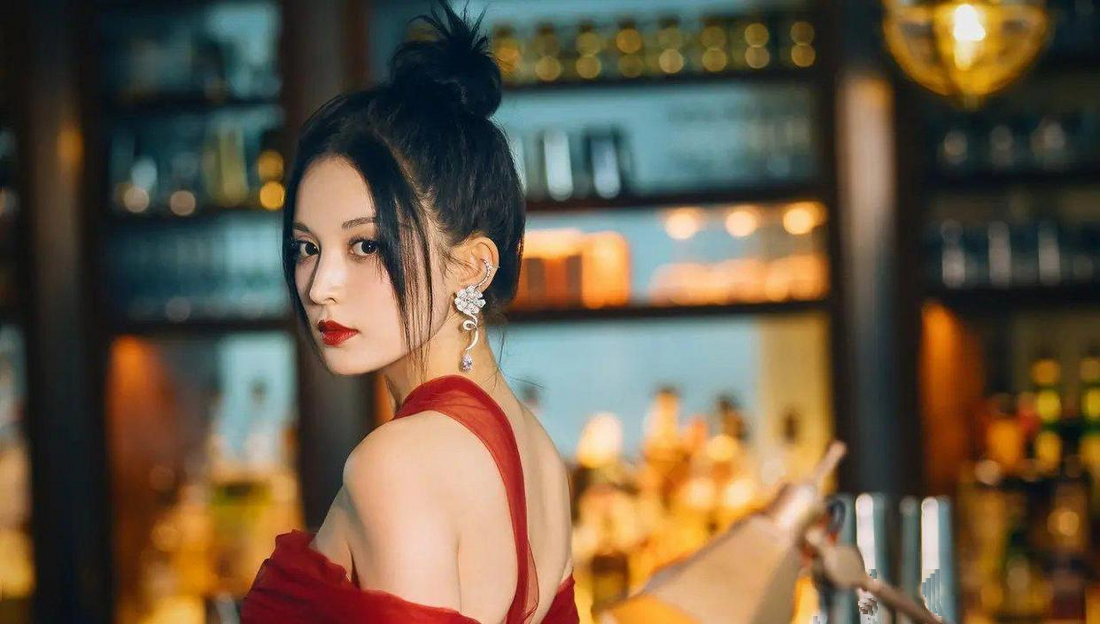 古力娜扎穿红色裙子美若天仙