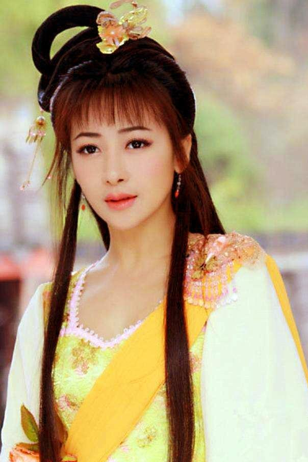 这才是"人间尤物"!北京这一夜,49岁的陈紫函白皙透亮成焦点!