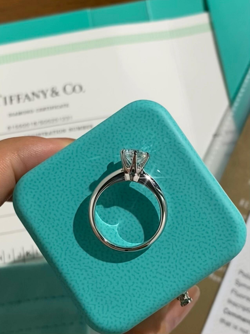 梦想结婚时能拥有一枚tiffany经典六爪钻戒