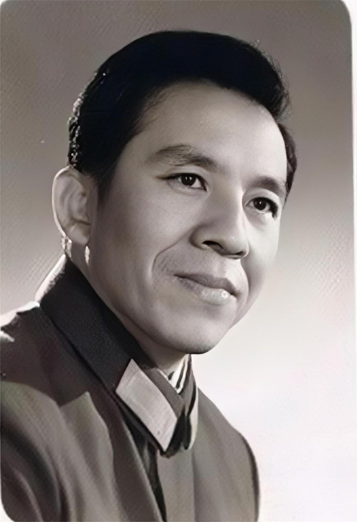 回顾杨洪基:31岁娶初恋,52岁凭《滚滚长江东逝水》走红幸福美满