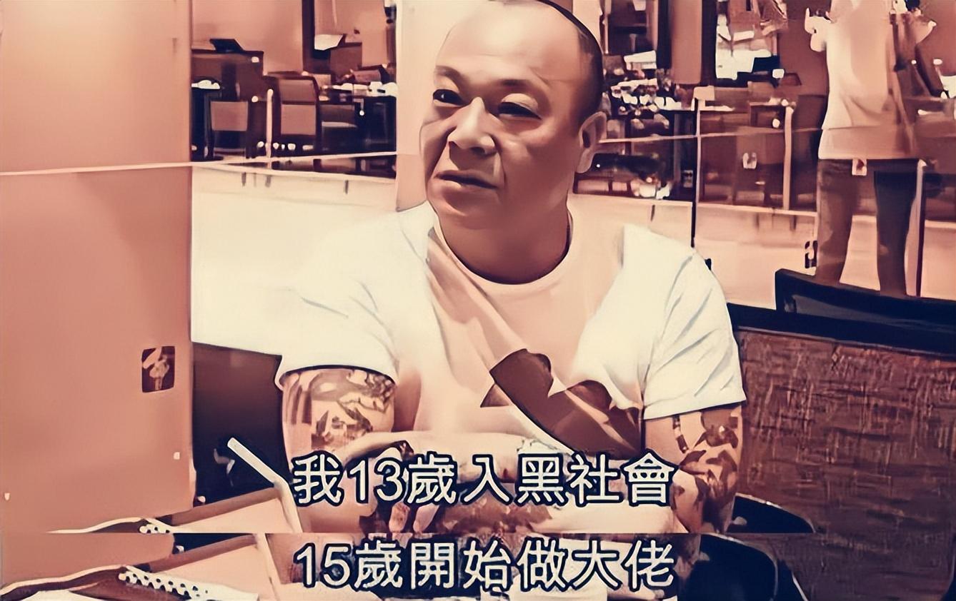 当上了社团内的一名小头目,为此还在右臂纹上了老鹰彰显自己的地位