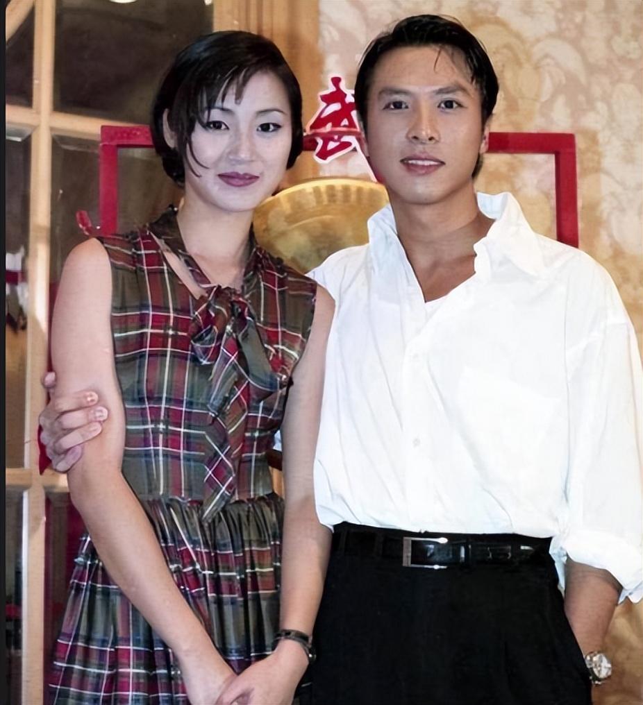 回顾《我和僵尸有个约会》现状,多人未婚无子,马小玲风韵犹存