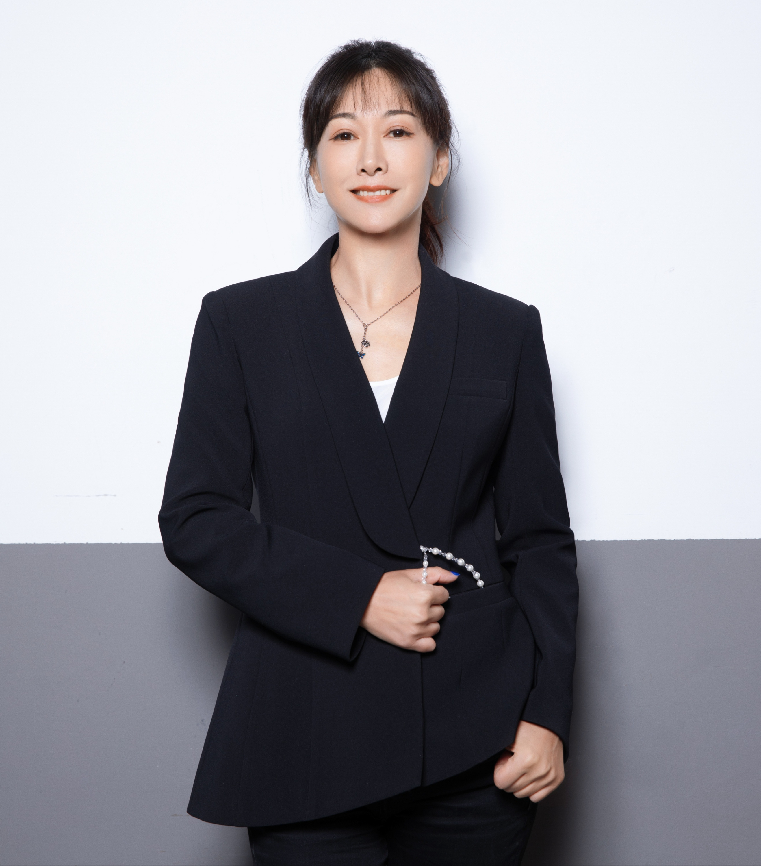 齐欢:曾是年代戏女王,却被困于军人身份,30岁恨嫁,44岁已躺平