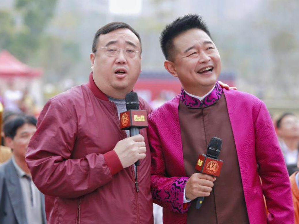 他可以没有后顾之忧的在央视耕耘学习,他主持的节目受到越来越多人的