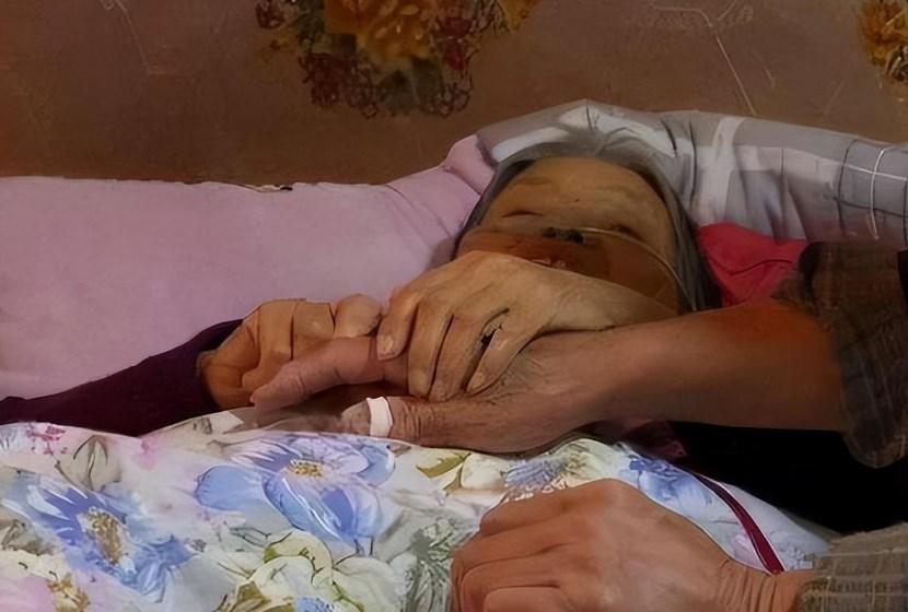 回顾北大博士王永强:旅美20年母亲病重不问,为何众人表示理解?