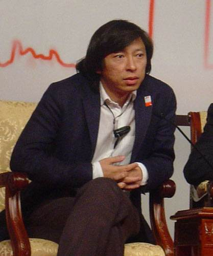 同纳市的新浪,网易比,搜狐股价最低;新浪创始人王志东被董事会一脚