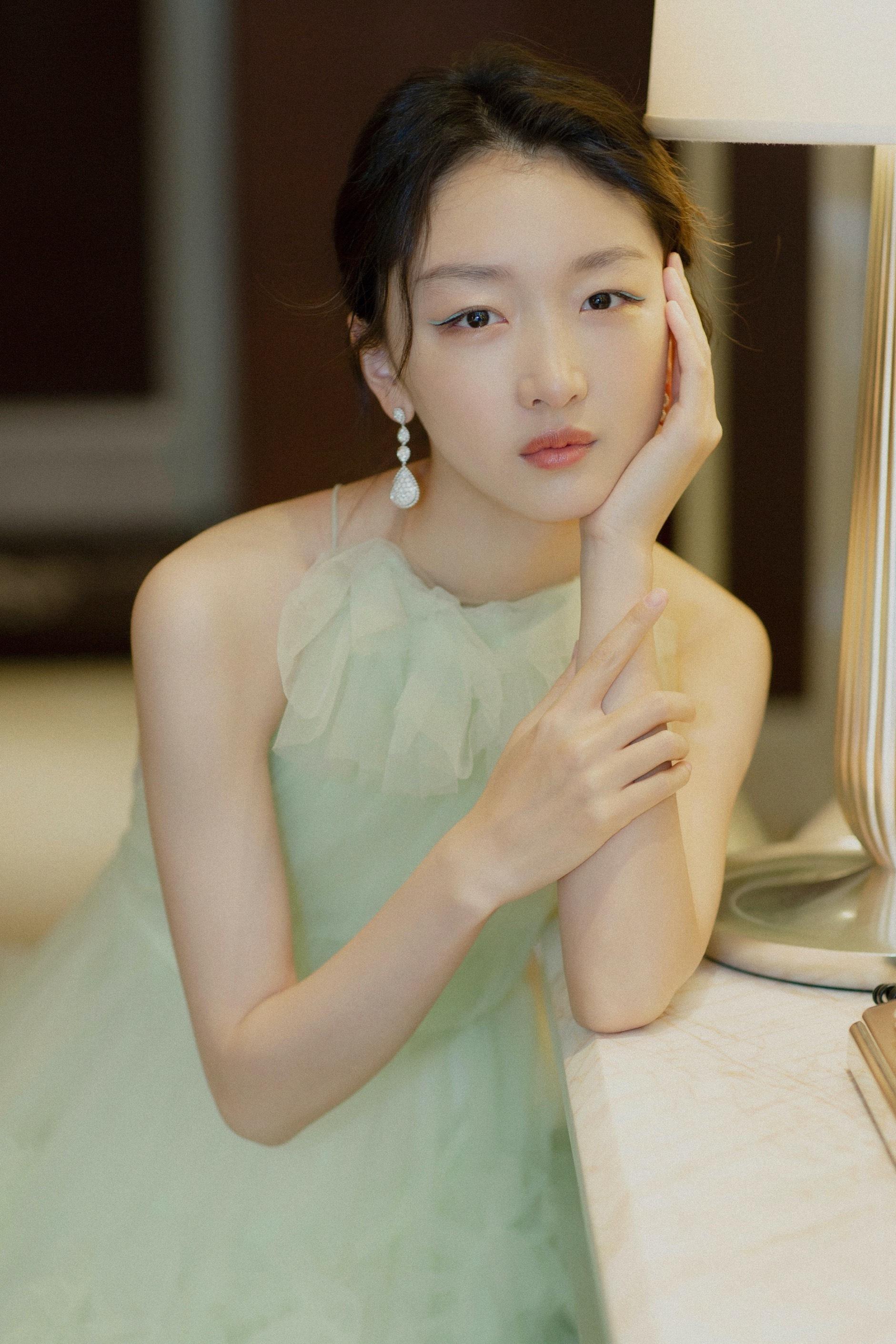 周冬雨:18岁出道,27岁拿下影后,多段恋情却至今未婚