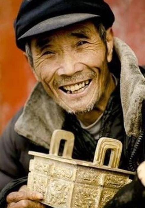 回顾河南八旬老汉建了座"假货博物馆",1981年被捕,警察却说不违法