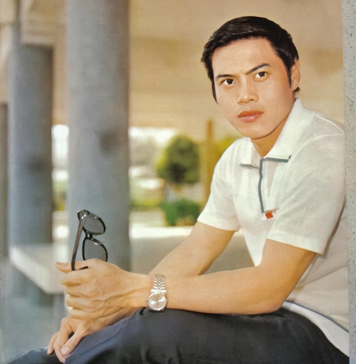 由于自小习武,罗列的好身材成为当时演艺圈内很多男艺人羡慕的对象,曾