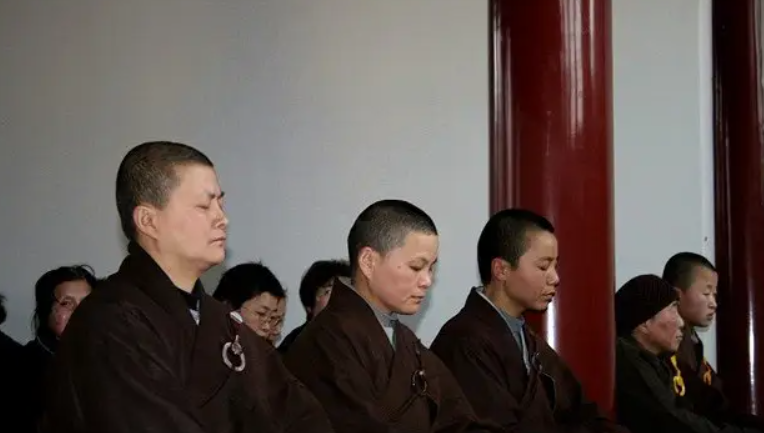 回顾辽宁一清贫寺庙,庙内皆女性,日睡4小时吃一餐,拒香客捐钱