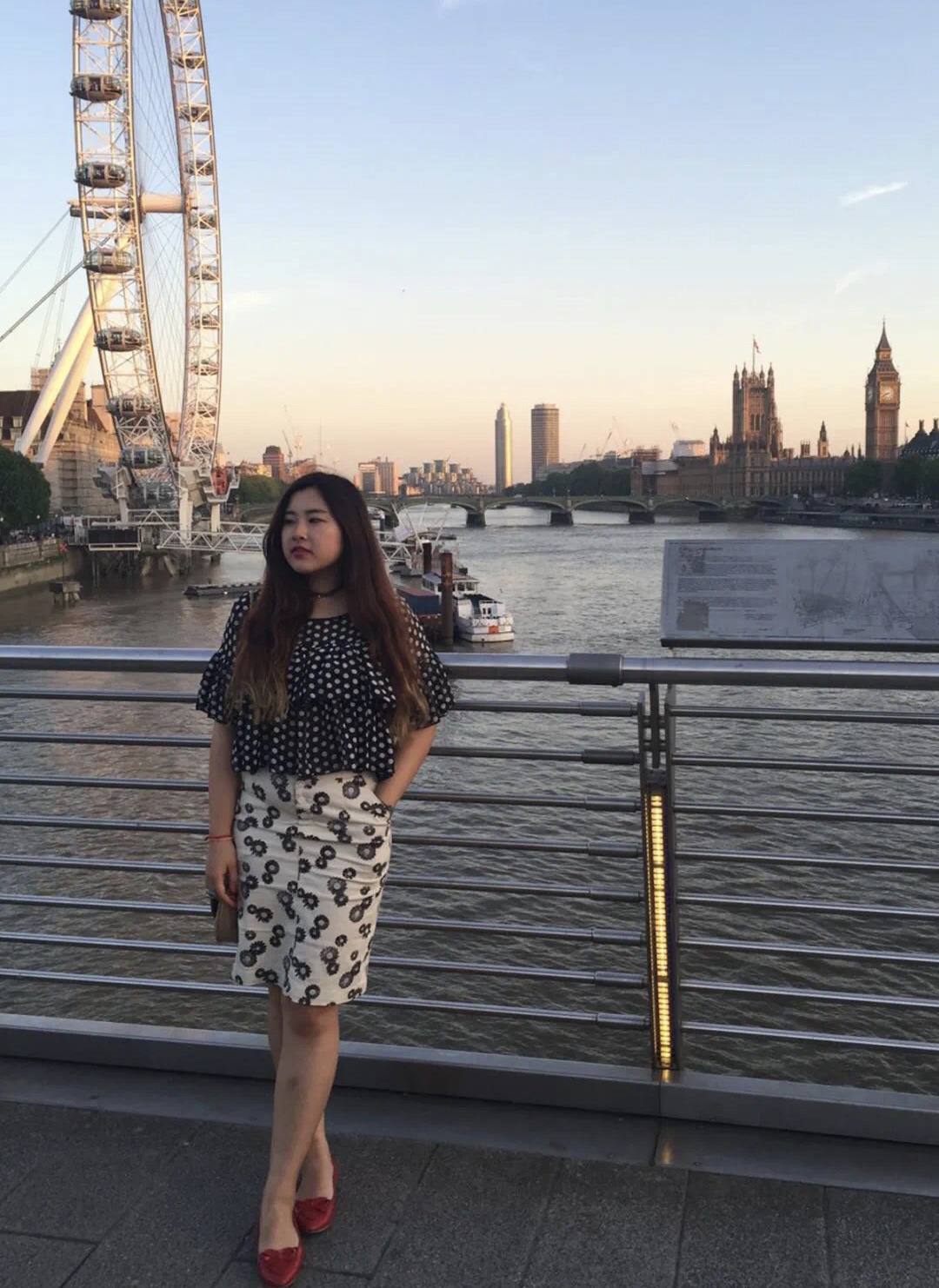 从小到大,孙晨璐就很爱美,初中瞒着妈妈,偷偷买时