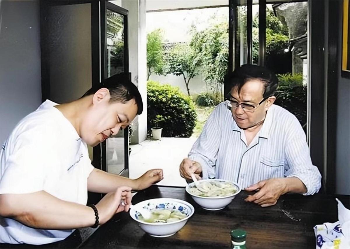 回顾:4个子女3个智障,正常的孩子患癌离世,谢晋一生比黄连还苦