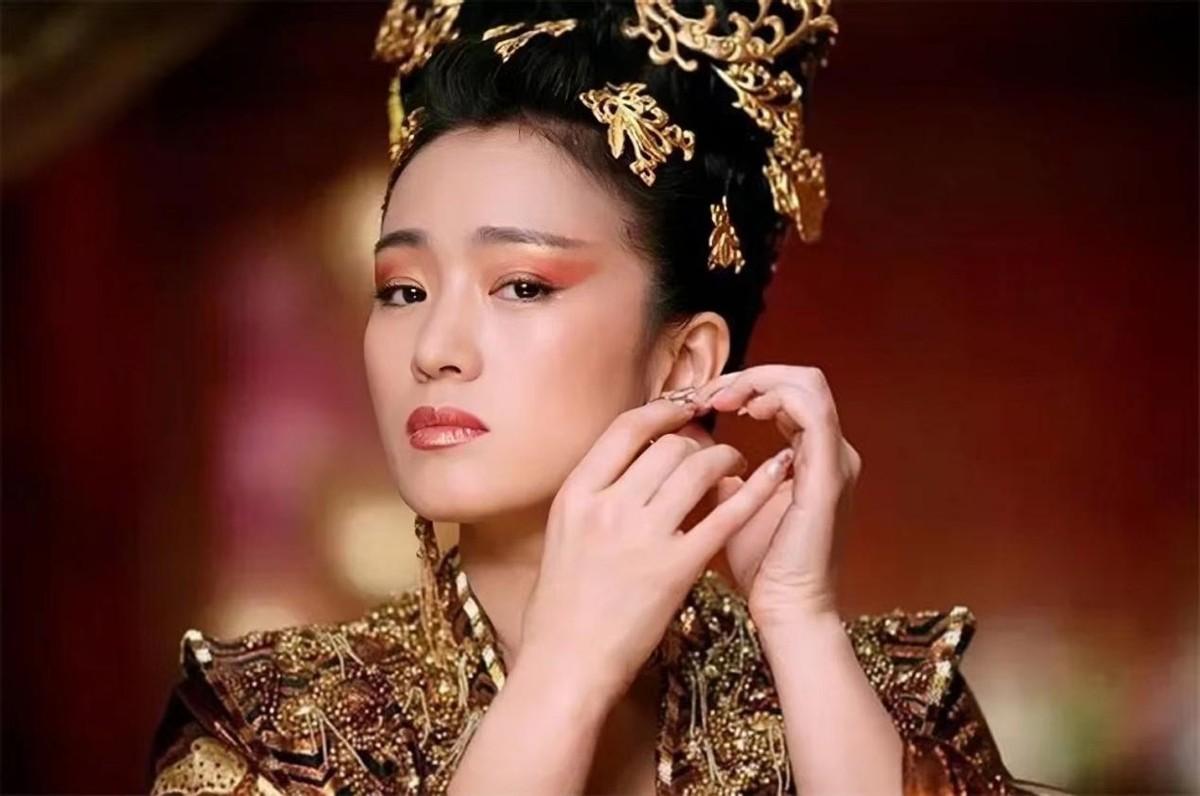 回顾巩俐:嫁71岁法国老头,年过半百无儿无女,她的人生完美了吗