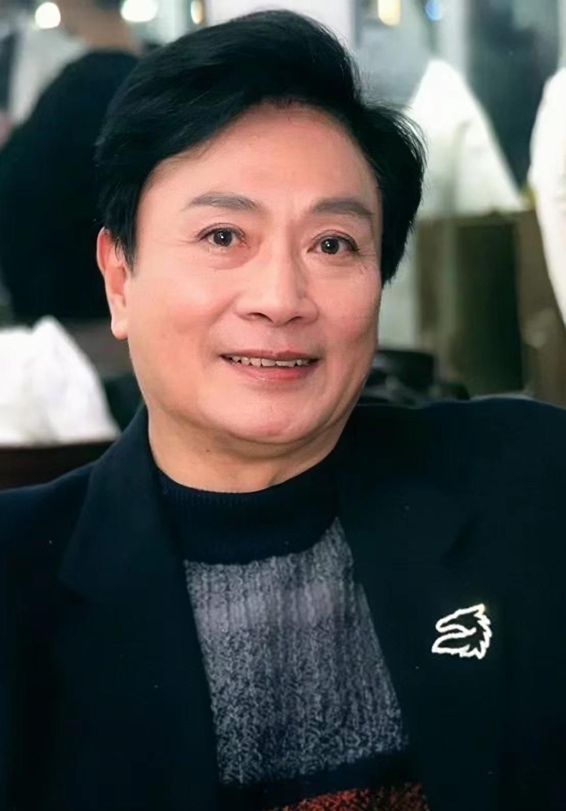 回顾演员梁波罗:低调娶平凡妻子,恩爱几十年,晚年生活幸福美满