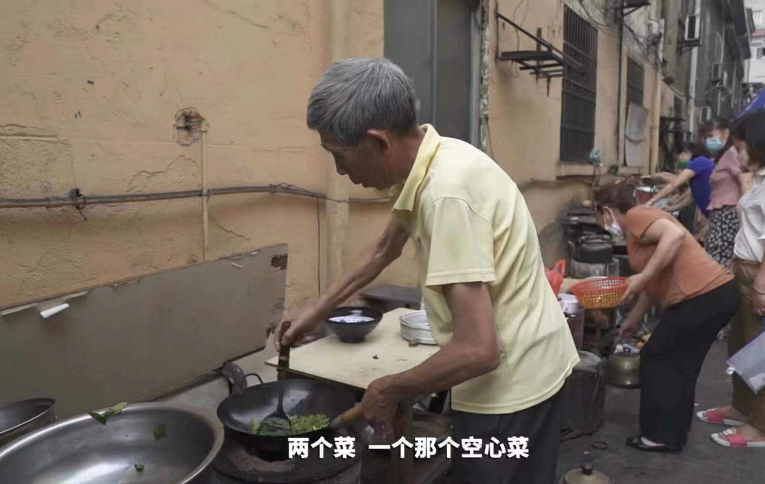 回顾:江西夫妻建抗癌厨房,炒一个菜1元,每天数千人来,感动中国