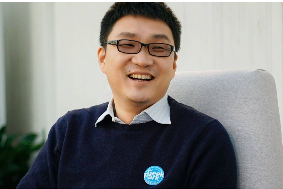 黄峥稳坐大股东宝座,持股25.4%超给力