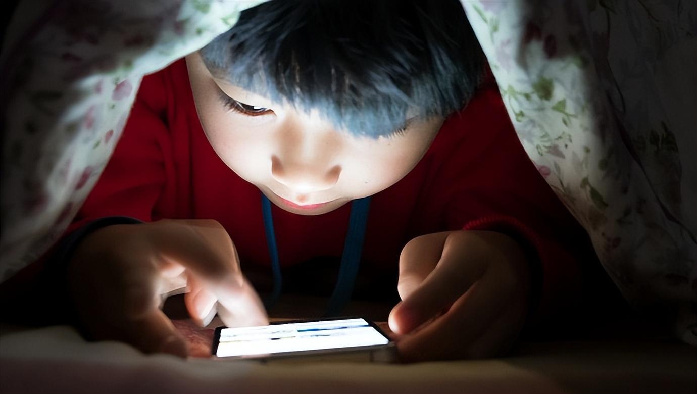 除了网络游戏,短视频,网络快餐,交友软件等等,无不侵蚀着人们身心健康