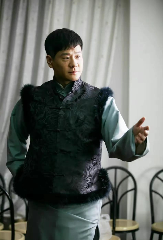 回顾连奕名:为娶杨若兮,抛妻弃女净身出户,前妻红了