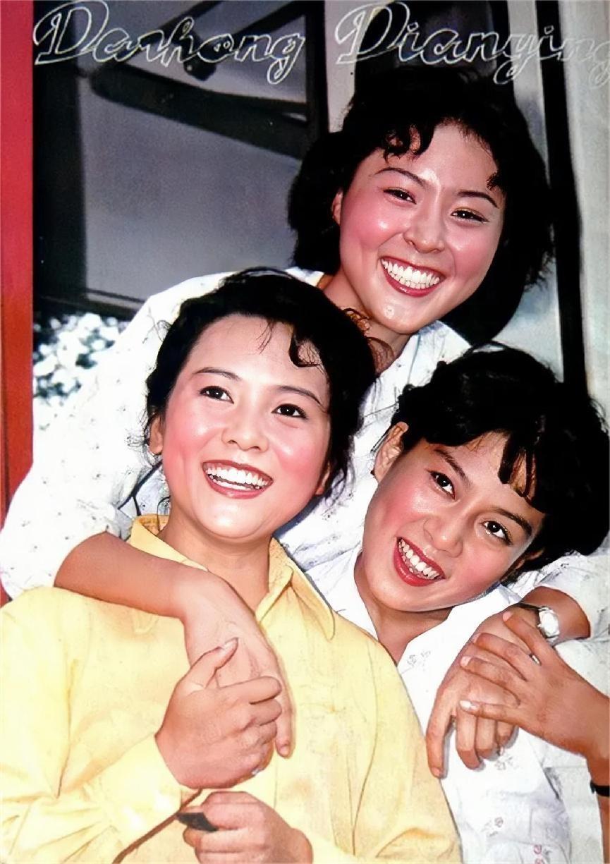 回顾80年代当红女星陈鸿梅,巅峰时嫁高干子弟,如今过得怎样了?