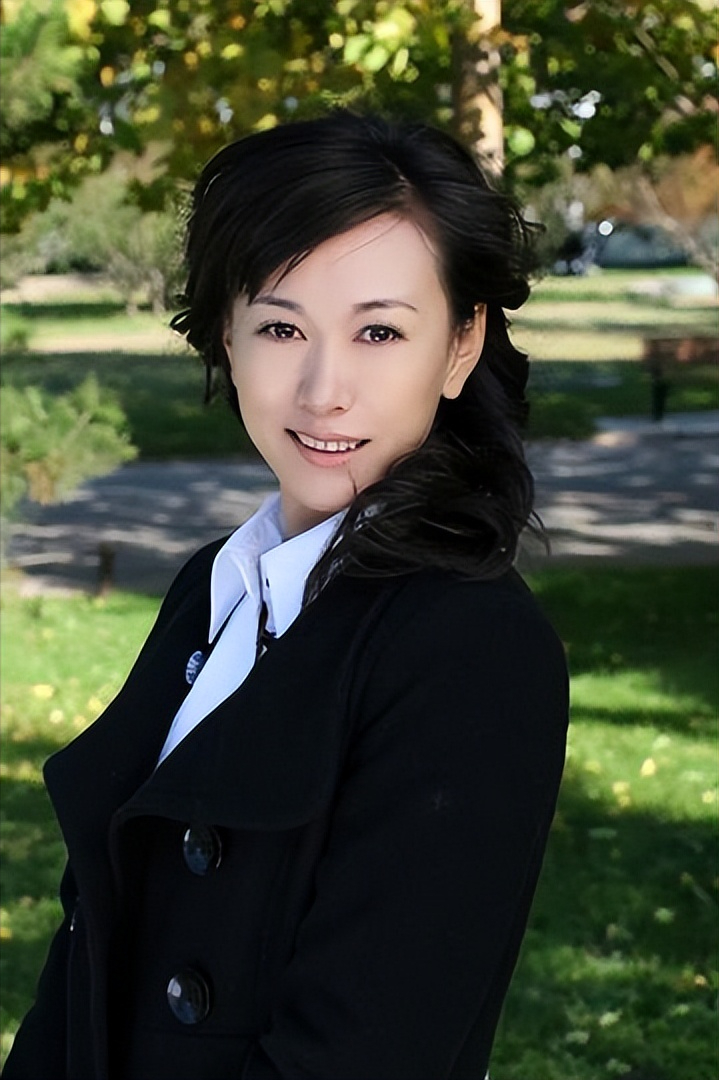 齐欢:曾是年代戏女王,却被困于军人身份,30岁恨嫁,44岁已躺平