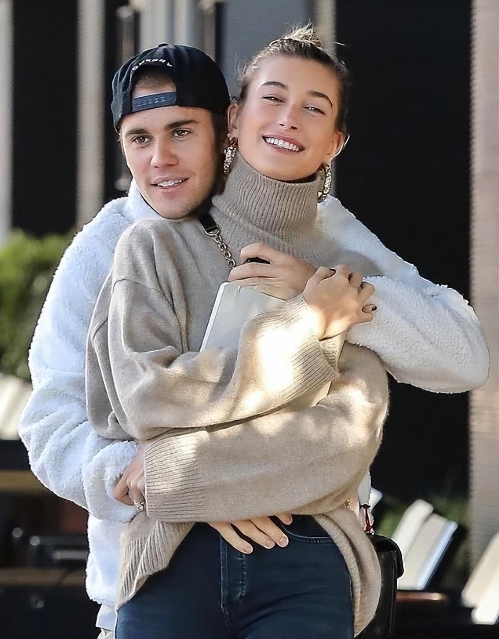 没想到,赛琳娜用八年时间陪贾斯汀长大,而他最后给了海莉一个家