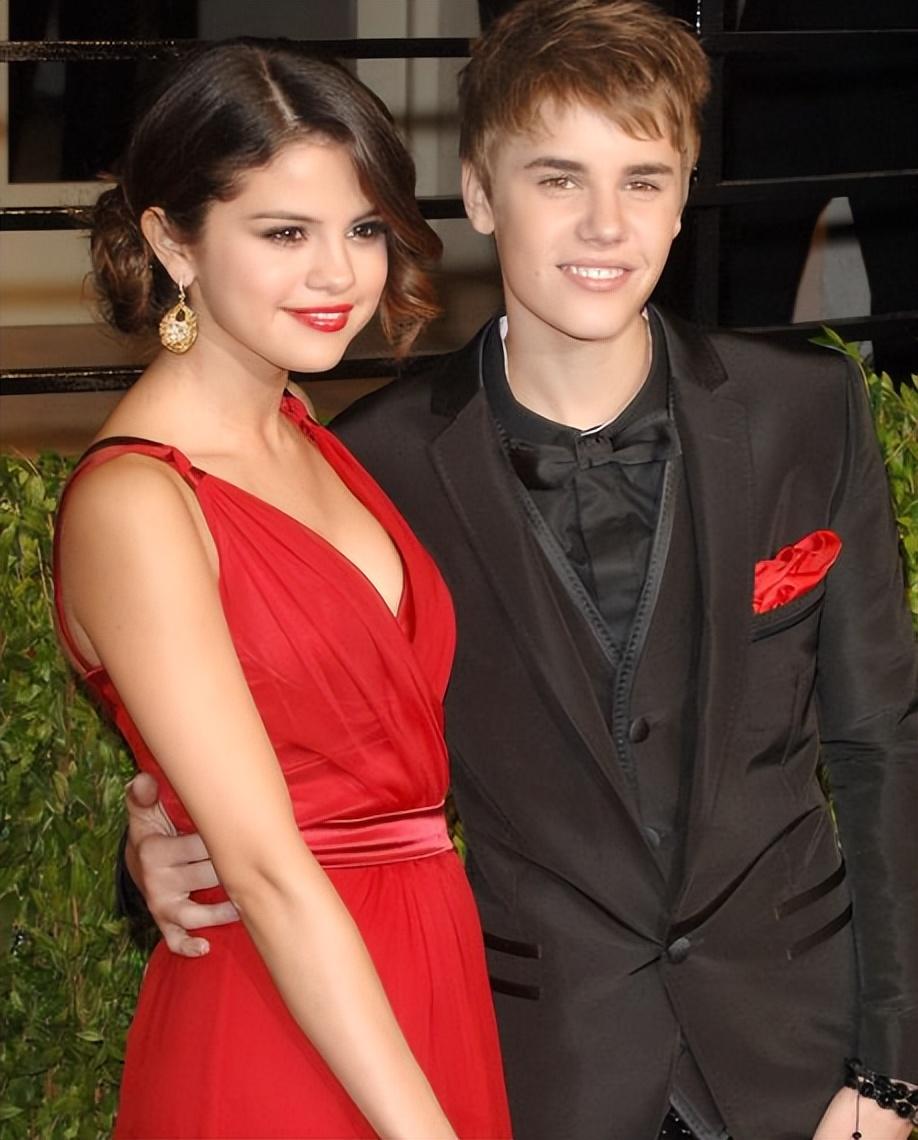 没想到,赛琳娜用八年时间陪贾斯汀长大,而他最后给了海莉一个家