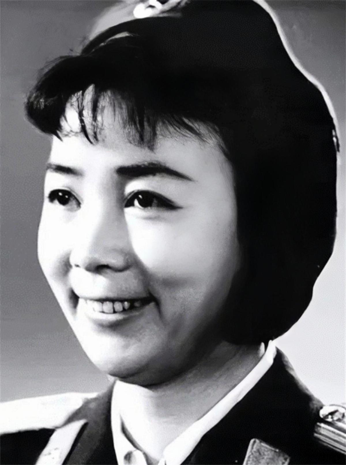 回顾一家4口患癌,儿子病逝那天和老伴抱头痛哭,95岁的田华怎样