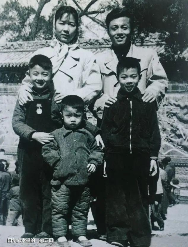 回顾一家4口患癌,儿子病逝那天和老伴抱头痛哭,95岁的田华怎样