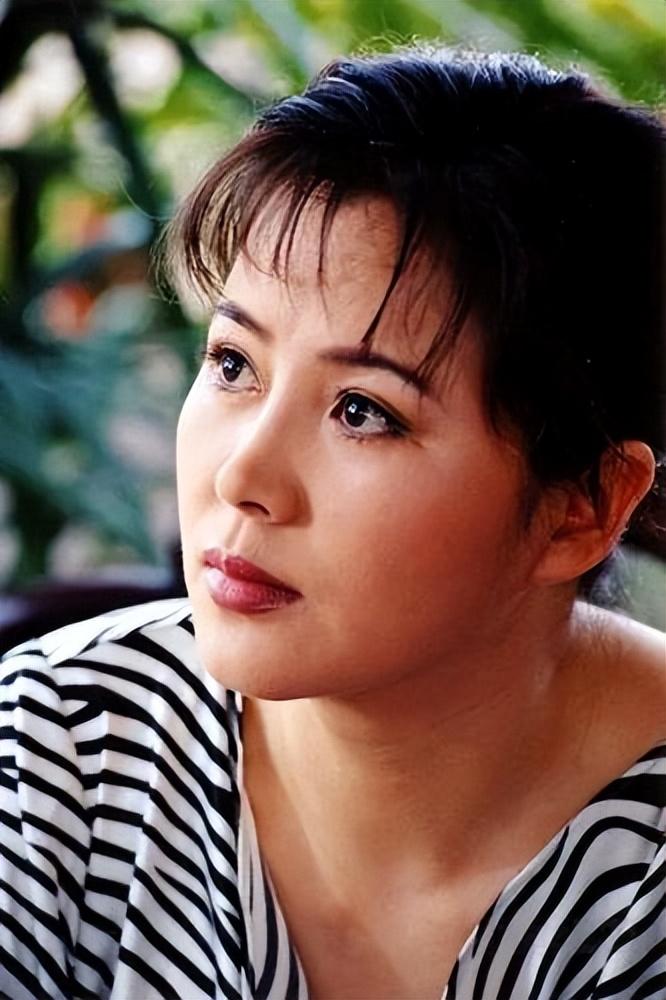 回顾于小慧:被2段感情所伤,不再相信爱情,今52岁单身一人