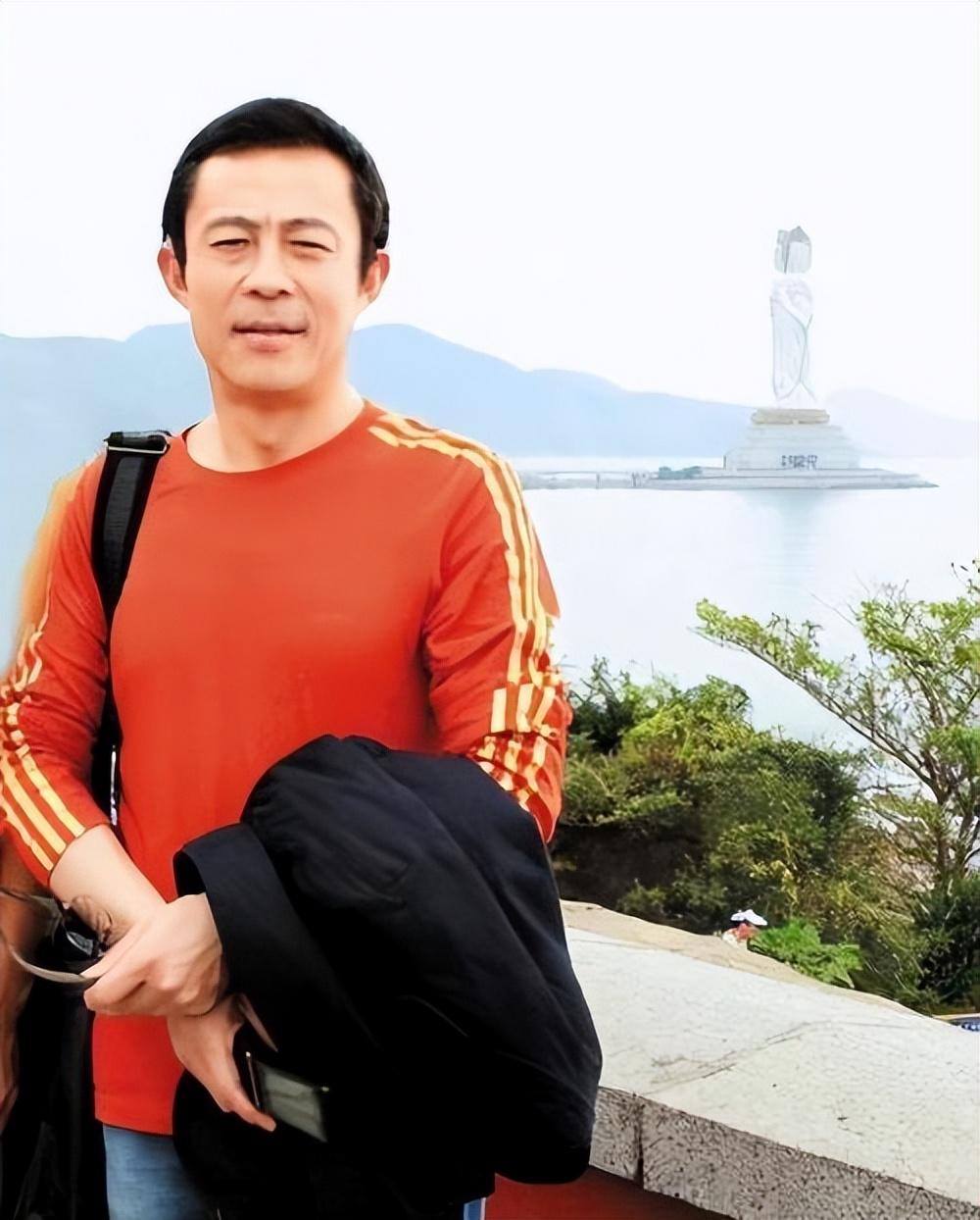 回顾潘雨辰:与侯勇离婚后,独自带娃生活,今10年过去了仍单身一人