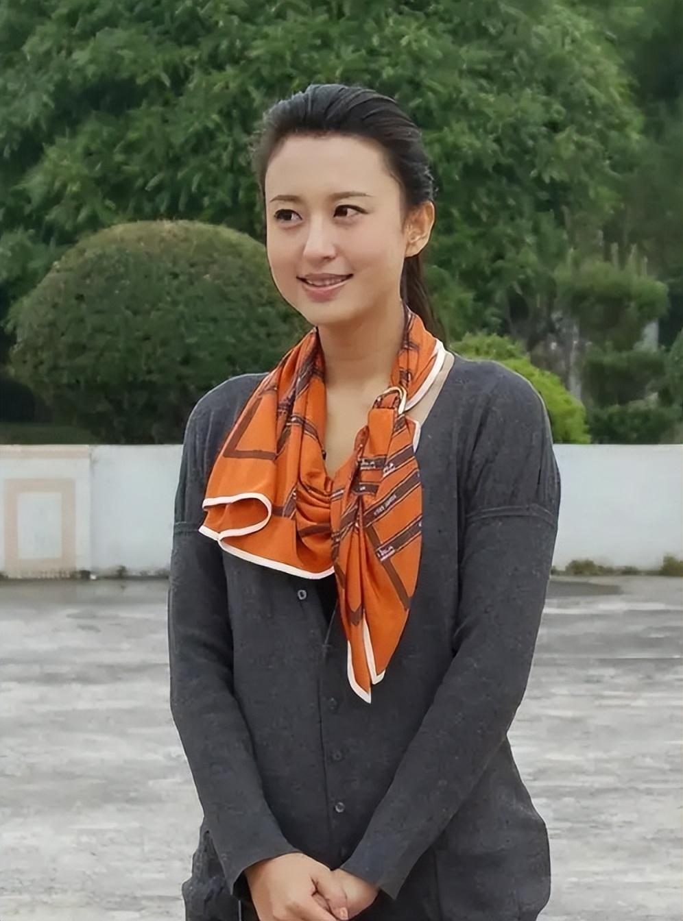 2006年,张蕾参加了央视的挑战主持人大赛,她从1100名主持人中脱颖而出