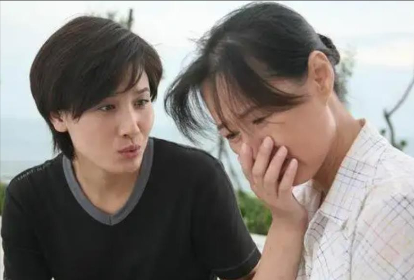 回顾潘雨辰:与侯勇离婚后,独自带娃生活,今10年过去了仍单身一人