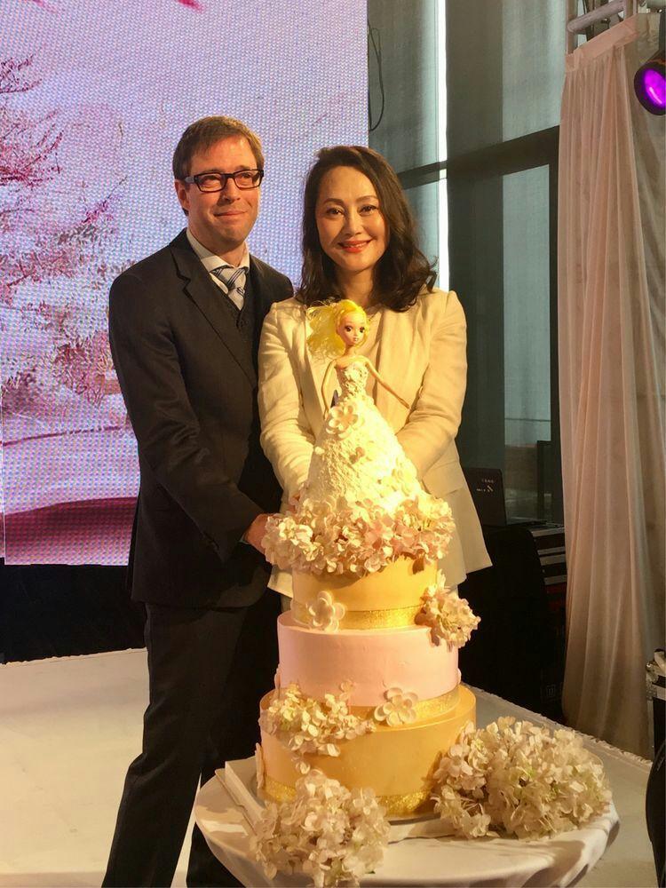 宋佳在有了儿子之后,年近半百,在事业上也越少了年轻时候的冲劲.