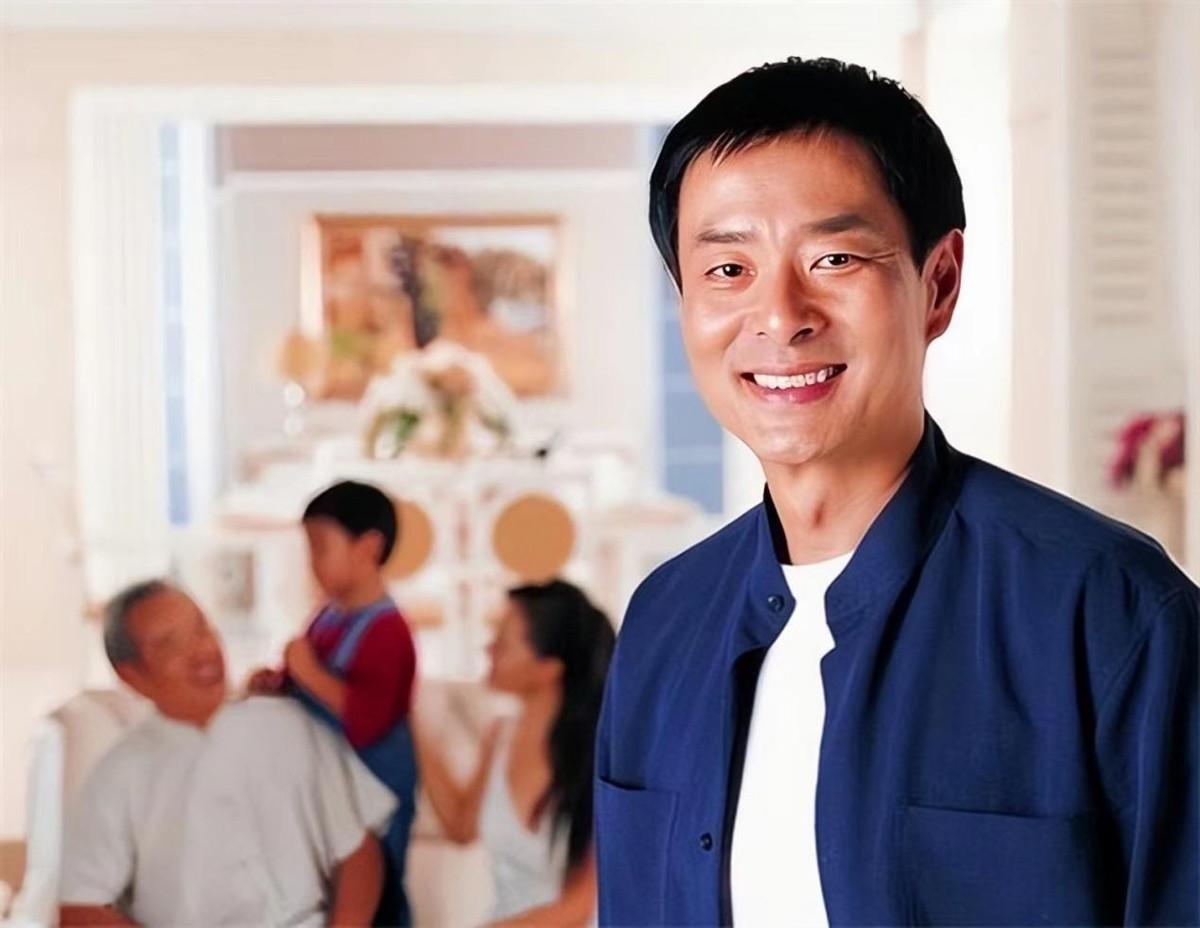 还是《为爱而生》《男人底线》《远山的土楼》,他都在其中贡献出了