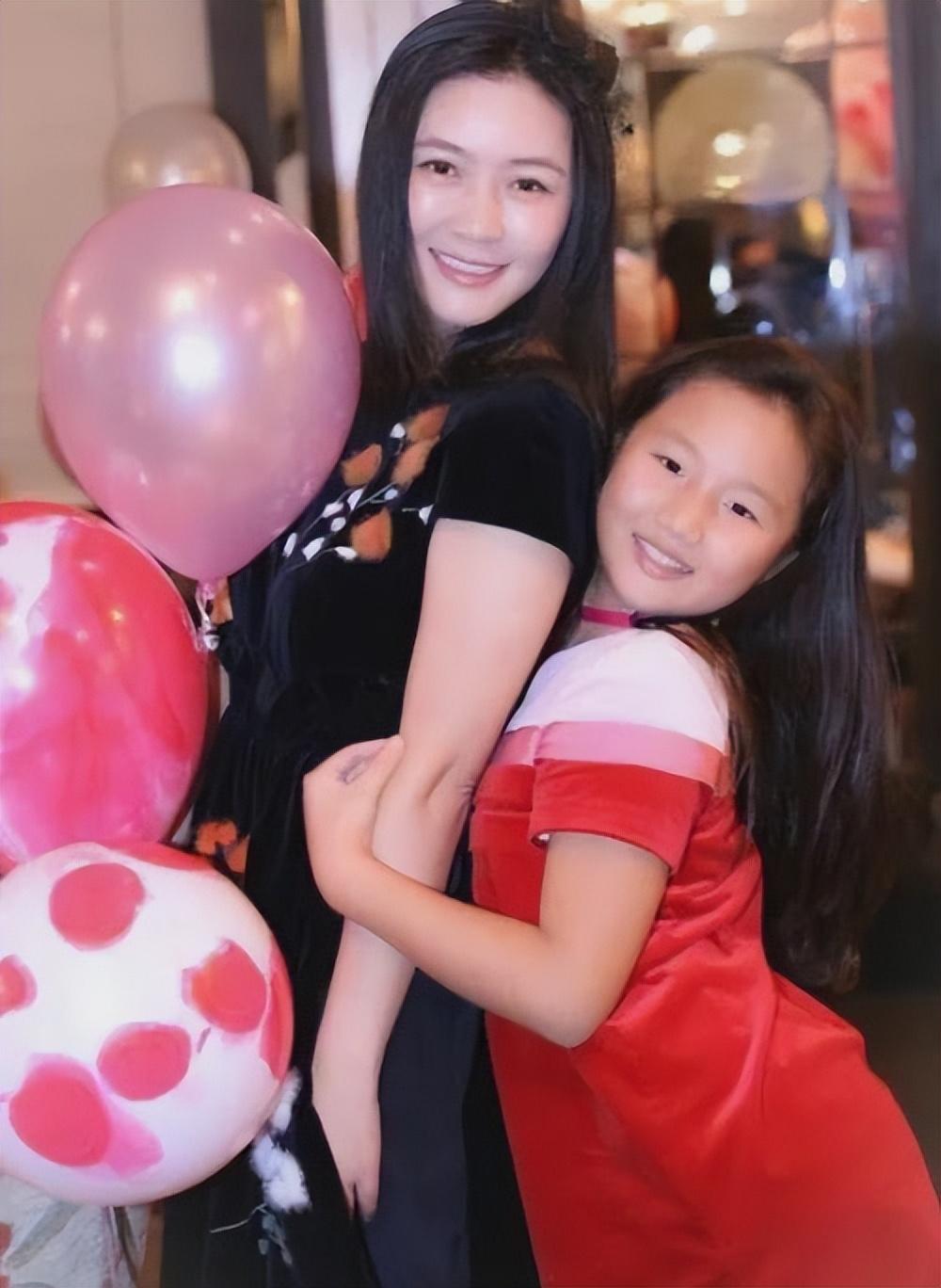 回顾田海蓉:丧母又丧夫,父亲瘫痪女儿年幼,凭一己之力扛起重担