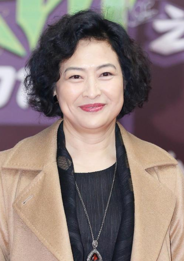 回顾许娣:凭《我的前半生》走红,老公不是李又麟,只是个普通人