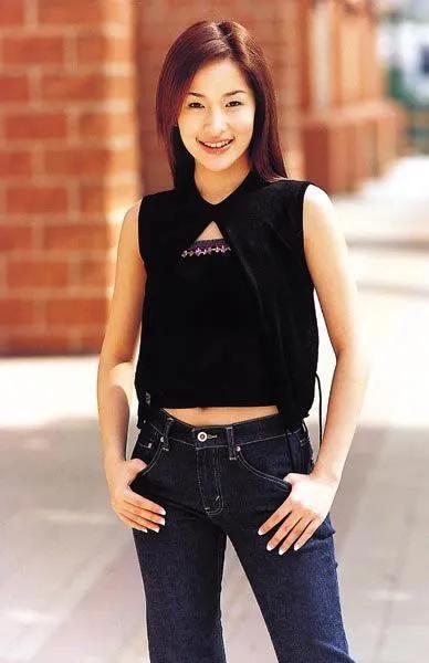 "小鲜肉收割机"萧亚轩:坐拥10亿遗产,她的快乐生活我们想不到