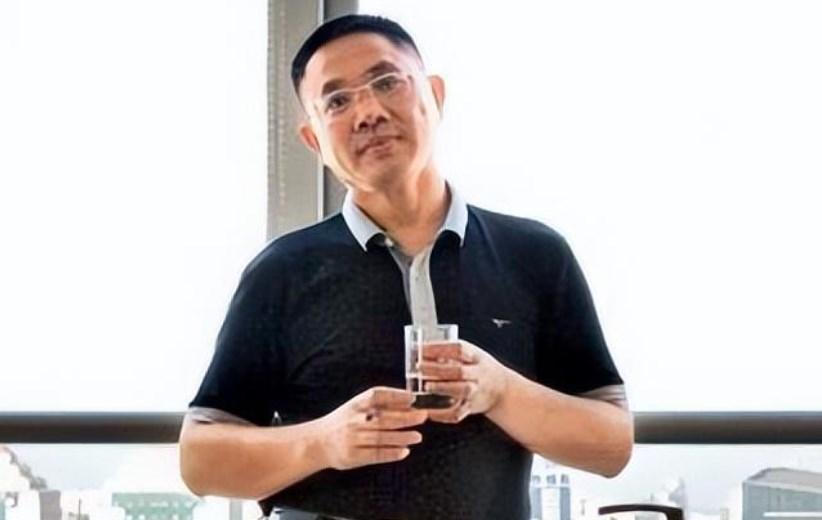 回顾"北大才子"陈生:3年分红11亿,无偿送258套别墅却不敢回老家