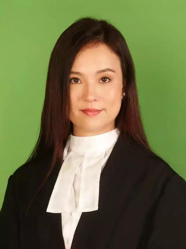 回顾佛门交际花释智定:身为香港女主持,跟和尚同居住别墅开豪车