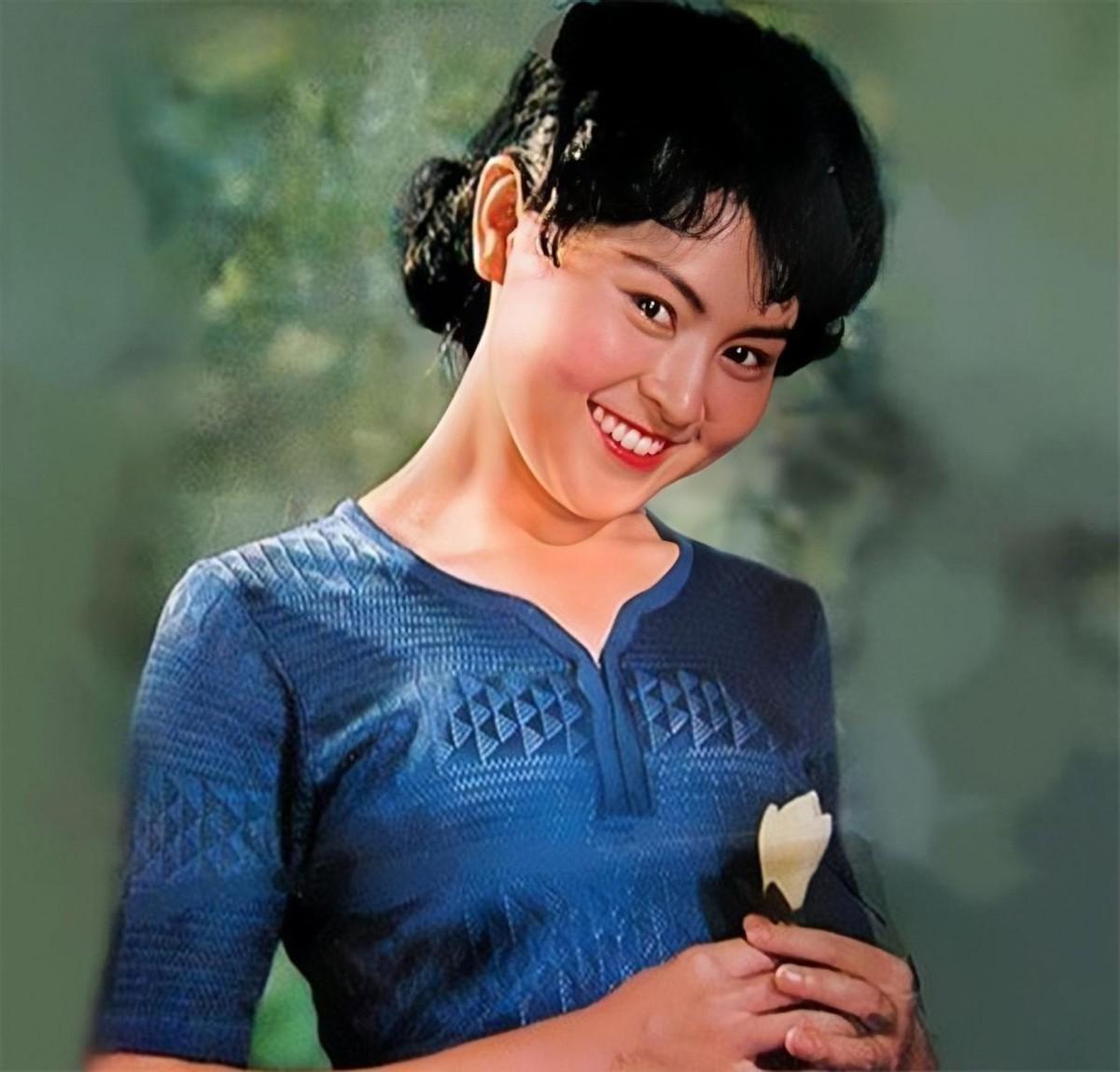 回顾80年代当红女星陈鸿梅,巅峰时嫁高干子弟,如今过得怎样了?